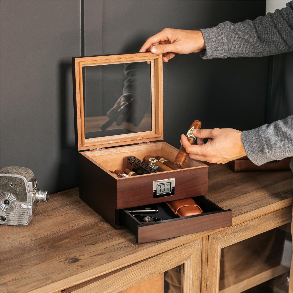 CASE ELEGANCE Renzo Glass Top Cigar Humidor with Cedar - Brown